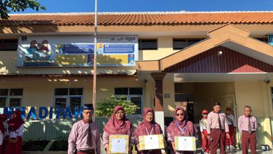 Deskripsi ini sangat krusial untuk SEO gambar karena mengandung kata kunci utama sekolah dan konteks kegiatan secara spesifik