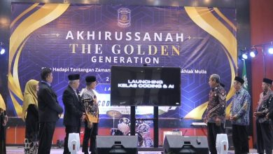 Prosesi peluncuran kelas peminatan Coding dan AI di acara Akhirussanah SMP Mutu Plus Cilacap.