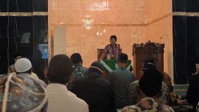 Ikhwanushoffa menyampaikan materi kajian safari qurban Lazismu di hadapan jemaah Masjid Darul Qoror SMP Muhammadiyah Tempuran Magelang.