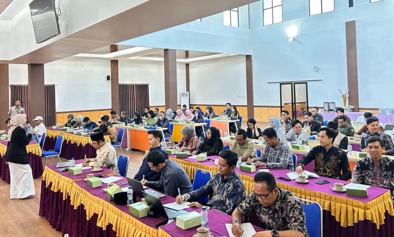 Suasana workshop penguatan komunikasi kehumasan perguruan tinggi yang berdampak oleh LLDIKTI Wilayah VI di Universitas Amikom Purwokerto.