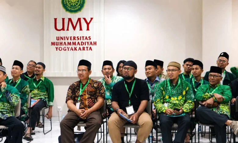 Peserta pelatihan PIMTAKMAS Muhammadiyah menyimak materi seputar manajemen dan tata kelola masjid modern di Yogyakarta