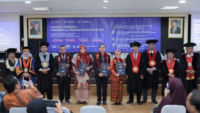 Pengukuhan empat doktor baru Program Doktor Ilmu Hukum UMS dalam sidang terbuka promosi doktor di Kampus UMS.