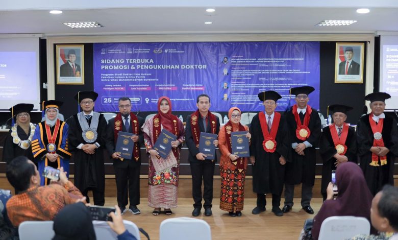 Pengukuhan empat doktor baru Program Doktor Ilmu Hukum UMS dalam sidang terbuka promosi doktor di Kampus UMS.