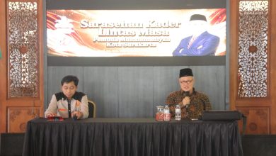 Hajriyanto Y Thohari saat menyampaikan materi dalam Sarasehan Kader Lintas Masa Pemuda Muhammadiyah Kota Surakarta