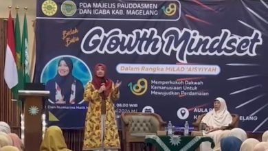 Narasumber Dien Nurmarina Malik menyampaikan materi growth mindset di panggung pelatihan guru PAUD IGABA Magelang