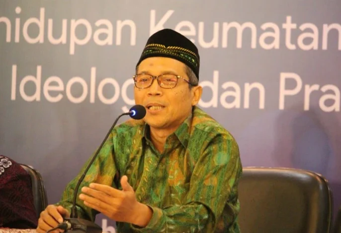 Prof Hamim Ilyas Ketua Majelis Tarjih Muhammadiyah sedang berbicara di depan mikrofon memberikan pemaparan tentang gagasan Akidah Islam.
