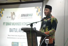 Direktur Utama PT Sinar Muhindo Konstruksi Dedi Ahyadi memberikan sambutan dalam acara Baitul Arqom di Hotel Grasia Semarang.