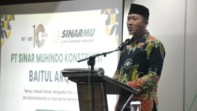 Direktur Utama PT Sinar Muhindo Konstruksi Dedi Ahyadi memberikan sambutan dalam acara Baitul Arqom di Hotel Grasia Semarang.