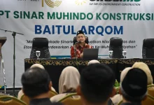 Ketua PWM Jateng Dr KH Tafsir M Ag memberikan materi dalam pelatihan Baitul Arqam PT Sinar Muhindo Konstruksi di Hotel Grasia Semarang.