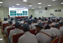 Para siswa SMK Muhammadiyah 2 Jatinom Klaten menyimak materi proses produksi penyiaran dan teknik pengambilan gambar di Aula GKB 1 Unimus saat kunjungan industri ke TV Muhammadiyah Jawa Tengah.