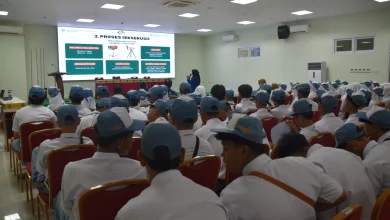 Para siswa SMK Muhammadiyah 2 Jatinom Klaten menyimak materi proses produksi penyiaran dan teknik pengambilan gambar di Aula GKB 1 Unimus saat kunjungan industri ke TV Muhammadiyah Jawa Tengah.