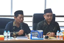 Sekretaris PWM Jateng Dodok Sartono dan Ketua PWM Jateng Dr. KH. Tafsir saat memimpin rapat pleno Muhammadiyah Jawa Tengah di Semarang.