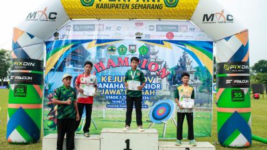 Azhar Mubadillah (MTs Muhammadiyah Darussalam Talun) di podium 1 Kejurprov Panahan Jateng.
