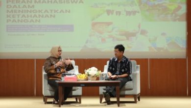 Deputi Kemenko Pangan RI berbicara bersama akademisi UMP mengenai peran petani Gen Z dalam mendukung kedaulatan pangan nasional.