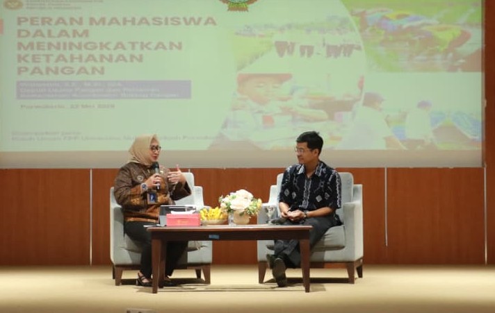 Deputi Kemenko Pangan RI berbicara bersama akademisi UMP mengenai peran petani Gen Z dalam mendukung kedaulatan pangan nasional.