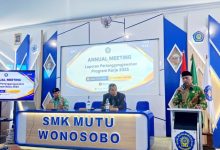Ketua PDM Wonosobo memberikan sambutan dalam agenda Laporan Pertanggungjawaban Program Kerja 2025 di SMK Mutu Wonosobo.