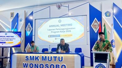Ketua PDM Wonosobo memberikan sambutan dalam agenda Laporan Pertanggungjawaban Program Kerja 2025 di SMK Mutu Wonosobo.