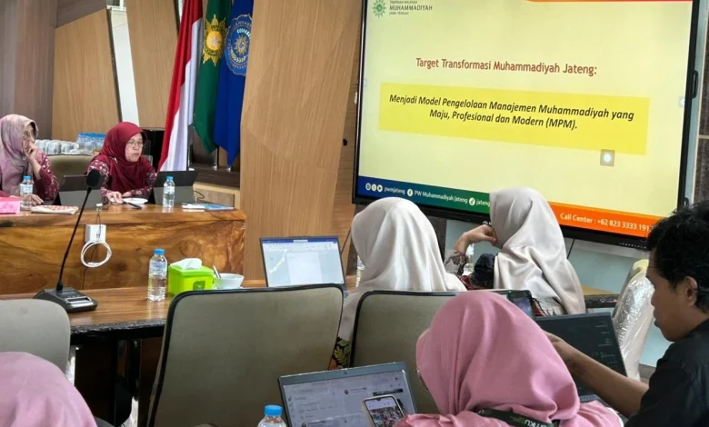 Peserta rapat koordinasi KKN Tematik Muhammadiyah Jawa Tengah membahas target transformasi menjadi organisasi yang maju, profesional, dan modern.