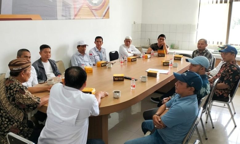 Suasana rapat koordinasi Badan Kesatuan Bangsa dan Politik Kabupaten Banyumas untuk perencanaan destinasi Wisata Kebangsaan Banyumas di Aula Wisma Waskita Purwokerto.