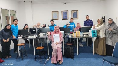 Dosen dan mahasiswa FKIP UHAMKA mengikuti pelatihan operator 3D printer untuk meningkatkan kompetensi teknologi pendidikan.