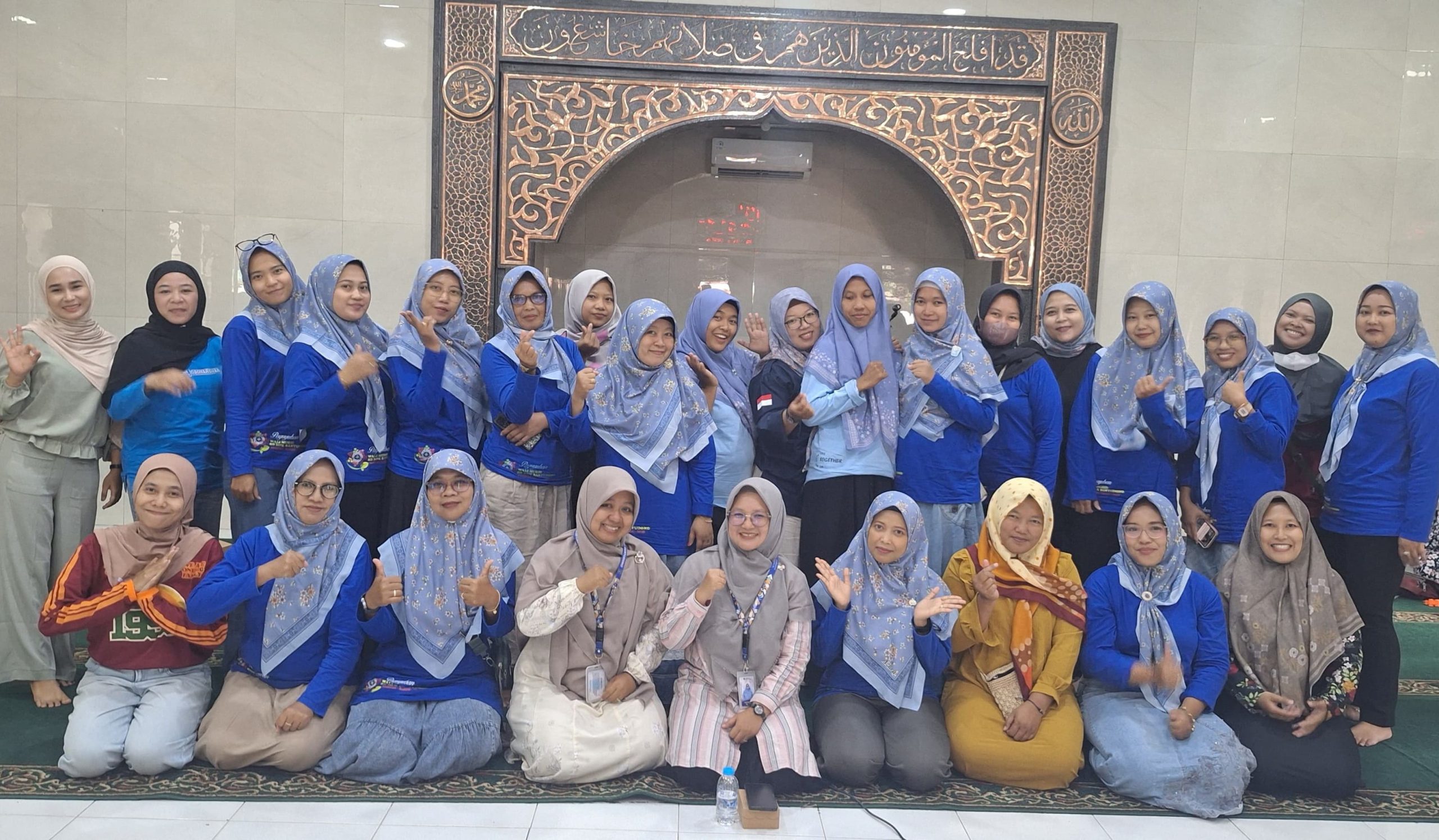 Wali murid SD Muhammadiyah PK Banyudono dalam pertemuan rutin memperkuat pendidikan karakter anak di Masjid Asy-Syiroj.
