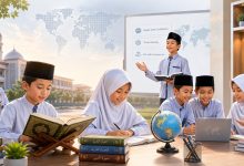 Siswa sekolah Muhammadiyah sedang belajar Al-Qur'an dan menggunakan teknologi digital di ruang kelas modern dengan suasana Islami.