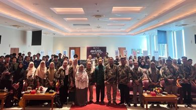 Peserta dan panitia berfoto bersama dalam acara 6th UMP Progressive Youth Conference di Aula Syamsuhadi Irsyad Purwokerto.