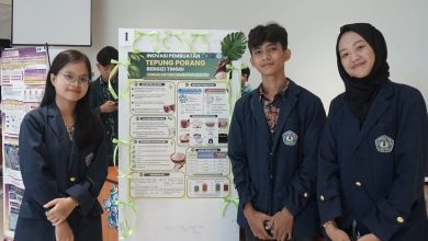Mahasiswa memamerkan hasil riset inovasi pembuatan tepung porang bergizi tinggi dalam pameran teknologi ChEACo 2026 di UMP.