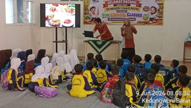 Suasana Fun Cooking Class SMK Muhammadiyah Kedungwuni bersama siswa SD Negeri 1 Pakisputih Pekalongan.