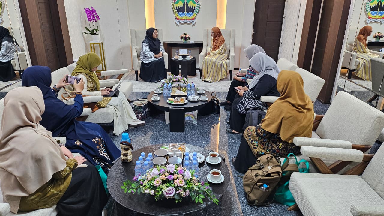 Suasana pertemuan audiensi PW Nasyiatul Aisyiyah Jawa Tengah bersama Ketua TP PKK Jawa Tengah.