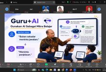 Pemateri memberikan edukasi interaktif di hadapan puluhan siswa-siswi sekolah dasar.
