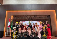 Foto bersama jajaran guru dan panitia Akhirussanah BA Aisyiyah Ar-Rahmah Kranggan Temanggung.