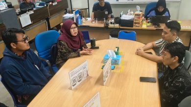 Mahasiswa ITESA Muhammadiyah sedang melakukan monitoring program magang berdampak di PT Apparel One Indonesia.