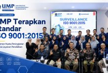 Tim manajemen Universitas Muhammadiyah Purwokerto (UMP) berfoto bersama dalam kegiatan audit Surveillance ISO 9001:2015 untuk peningkatan kualitas layanan pendidikan.