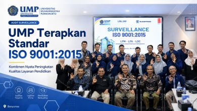 Tim manajemen Universitas Muhammadiyah Purwokerto (UMP) berfoto bersama dalam kegiatan audit Surveillance ISO 9001:2015 untuk peningkatan kualitas layanan pendidikan.
