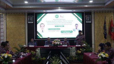 Jajaran pimpinan UMPwr dan tim asesor LAMDIK saat pembukaan Asesmen Lapangan prodi Pendidikan Teknik Otomotif di ruang pertemuan kampus.