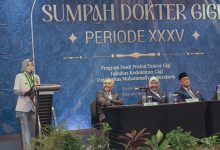 Cecilya Nella Yuppy menyampaikan pidato sebagai lulusan terbaik dokter gigi baru dalam Sumpah Profesi FKG UMS.