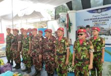 Personel Kokam Muhammadiyah Jepara berbaris rapi mendengarkan arahan komandan saat pengamanan Pengajian Triwulan PDM Jepara di Sowan Kidul Kedung.