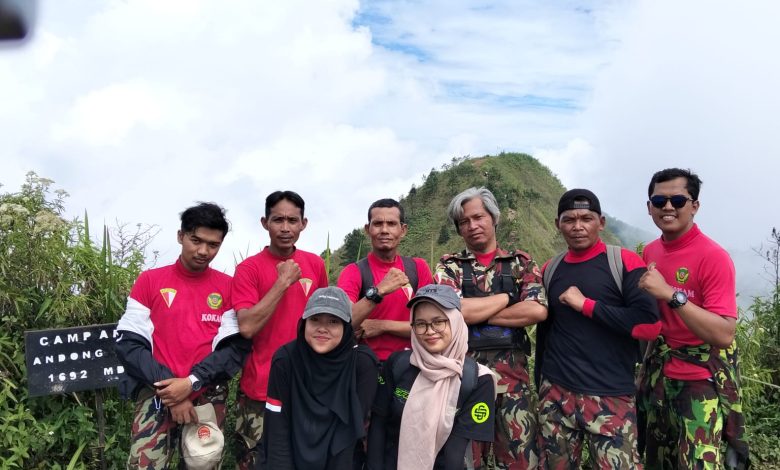 Jajaran pengurus dan anggota BIKERSMU Korwil Lampung berpose bersama di dalam ruang rapat Gedung Dakwah Muhammadiyah.