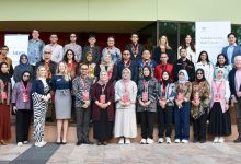 Dr.rer.nat. Anang Widhi Nirwansyah selaku Dosen UMP foto bersama peserta dan mentor program Australia Awards 2026 di Griffith University.