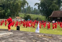Latihan kolosal Tapak Suci siswa SD Muhammadiyah Ngadirejo di Situs Liyangan Temanggung untuk menyambut Tahun Baru Islam 2026.