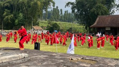 Latihan kolosal Tapak Suci siswa SD Muhammadiyah Ngadirejo di Situs Liyangan Temanggung untuk menyambut Tahun Baru Islam 2026.