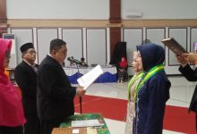 Prosesi pengambilan sumpah profesi lulusan SMK Muhammadiyah 1 Cilacap disaksikan rohaniwan