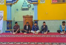 Ustaz Zuhron Arofi memberikan kajian di depan jemaah dalam program Safari Jumat Lazismu Kota Magelang di Masjid Taufiqul Huda.