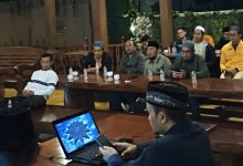 Peserta menyimak materi bimbingan teknis aplikasi SatuMu yang digelar oleh PCM Selomerto di Nawasena Resto.
