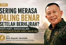 Banner opini berjudul Sering Merasa Paling Benar Setelah Berhijrah oleh Ruli Alqodri Mustafa dengan latar belakang kubah masjid