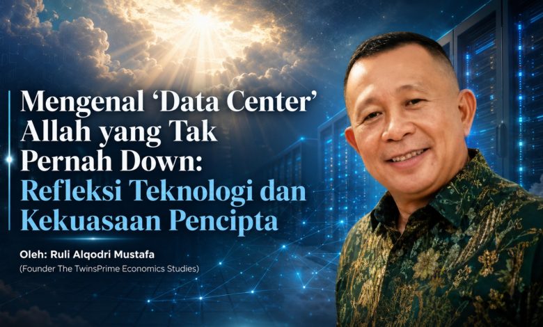 Banner artikel Mengenal Data Center Allah yang Tak Pernah Down menampilkan foto potret Ruli Alqodri Mustafa mengenakan kemeja batik hijau dengan latar belakang langit berawan cerah berbalut infrastruktur server komputasi awan biru.