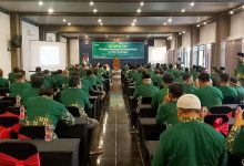 Ratusan peserta berseragam hijau mengikuti pembukaan Ideopolitor Pimpinan Ranting Muhammadiyah se-Kabupaten Grobogan di dalam aula pertemuan.