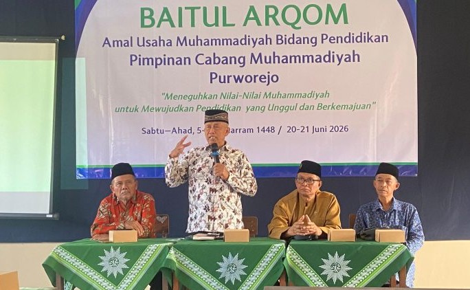 Ketua PDM Purworejo Pujiono memberikan sambutan dalam pelatihan Baitul Arqom jelang SPMB 2026 Purworejo sekolah Muhammadiyah.