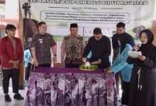 Ir. H. Zen Zainul HP selaku Ketua Lembaga Seni Budaya dan Olahraga atau LSBO PDM Kota Bekasi saat melakukan siaran radio mengenai falsafah Jawa dan nilai pergerakan Muhammadiyah.